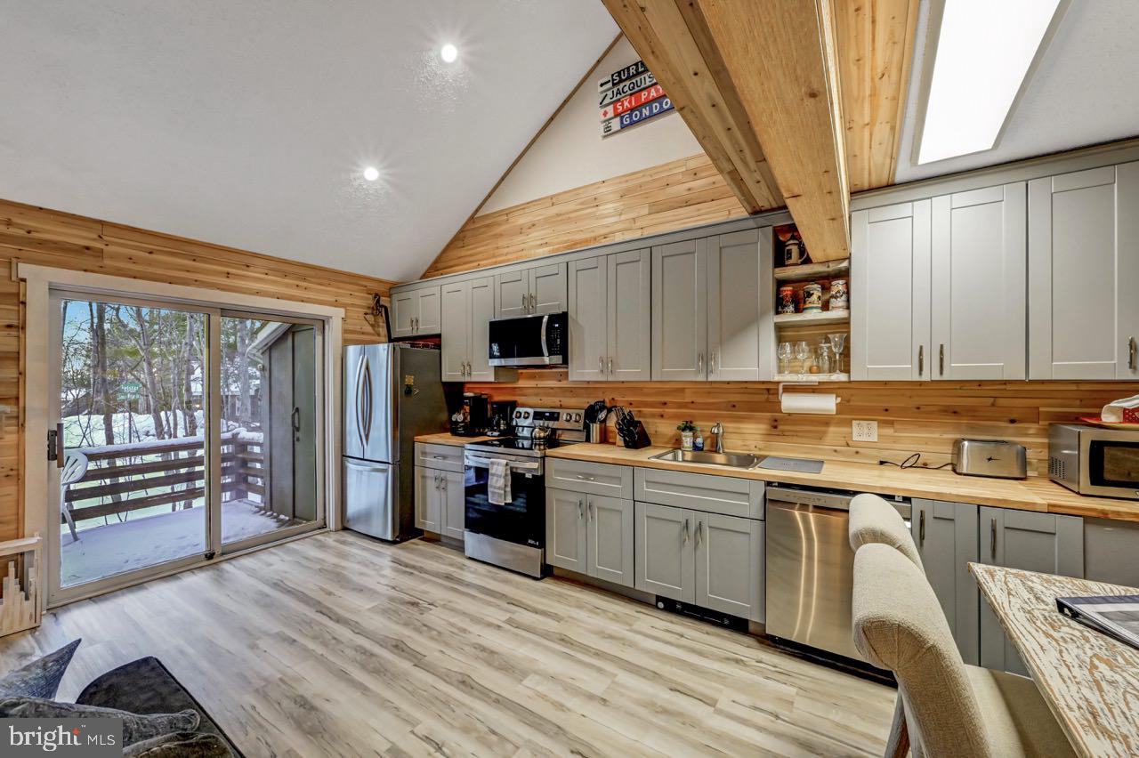 SNOW RIDGE VILLAGE - Residential