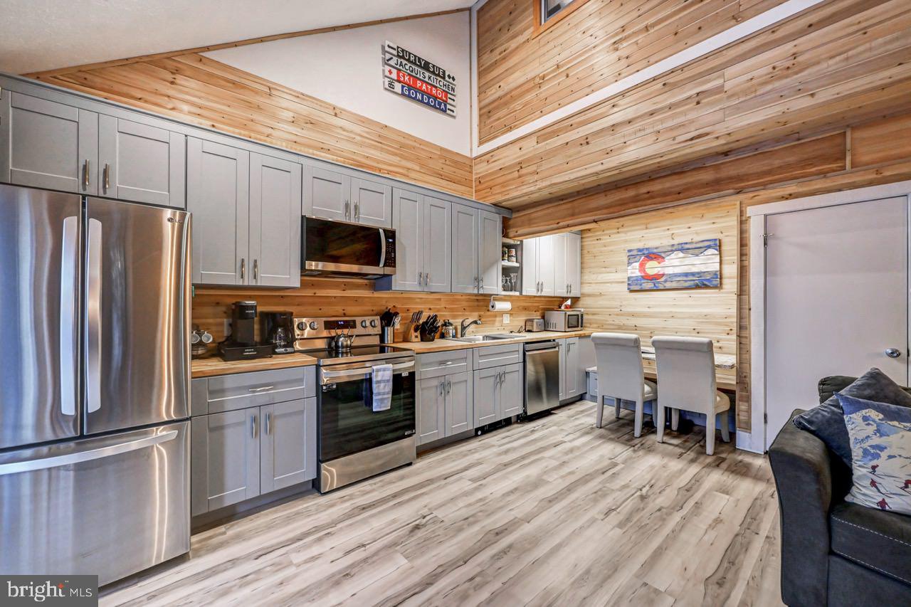 SNOW RIDGE VILLAGE - Residential