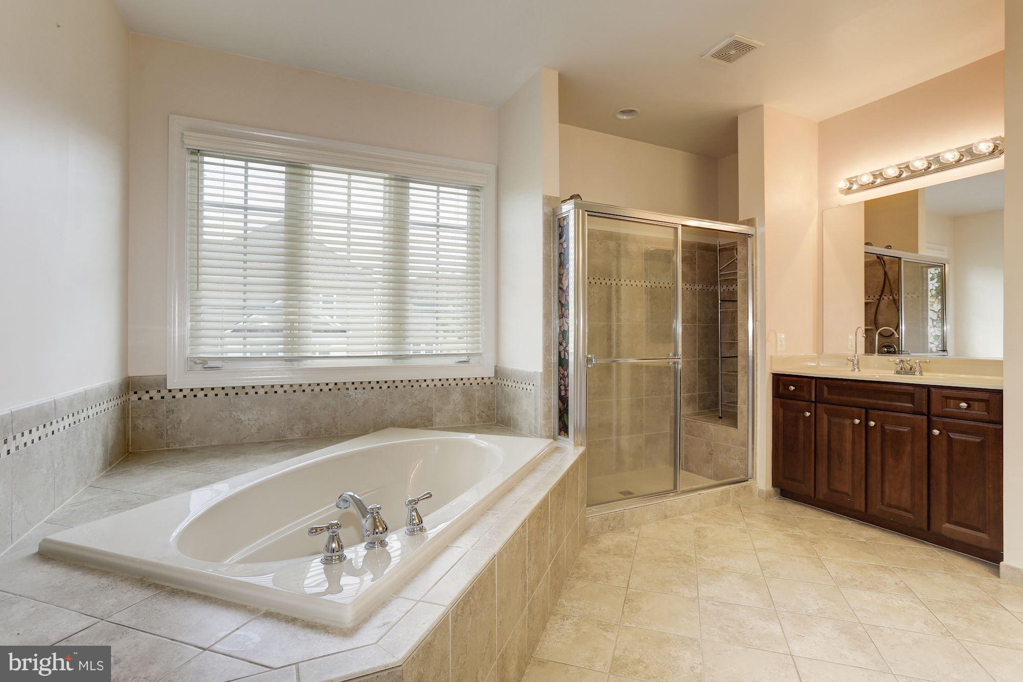 RIVERWOOD - Residential