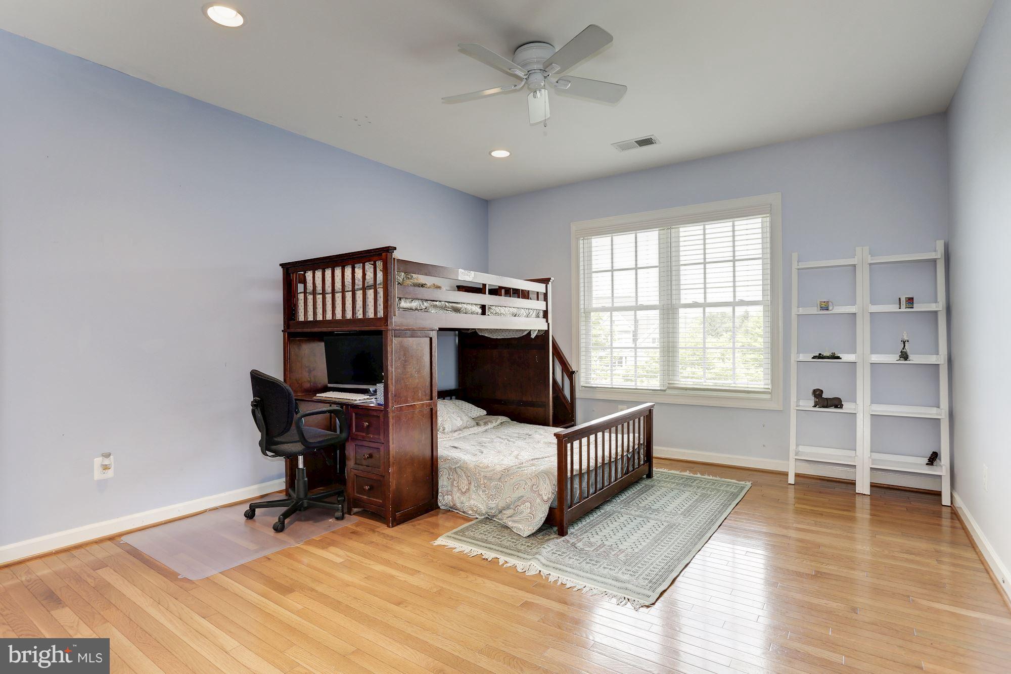 RIVERWOOD - Residential