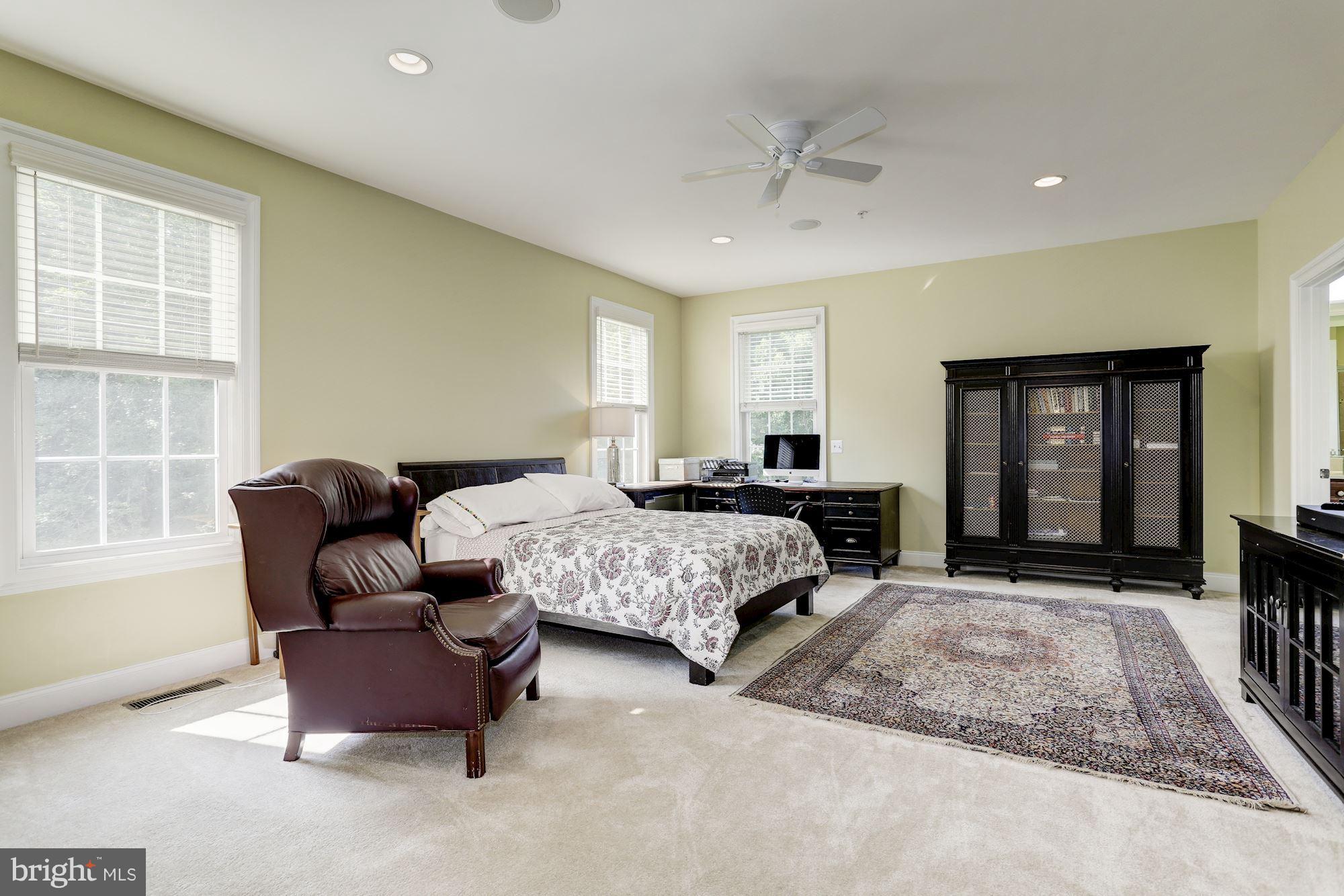 RIVERWOOD - Residential