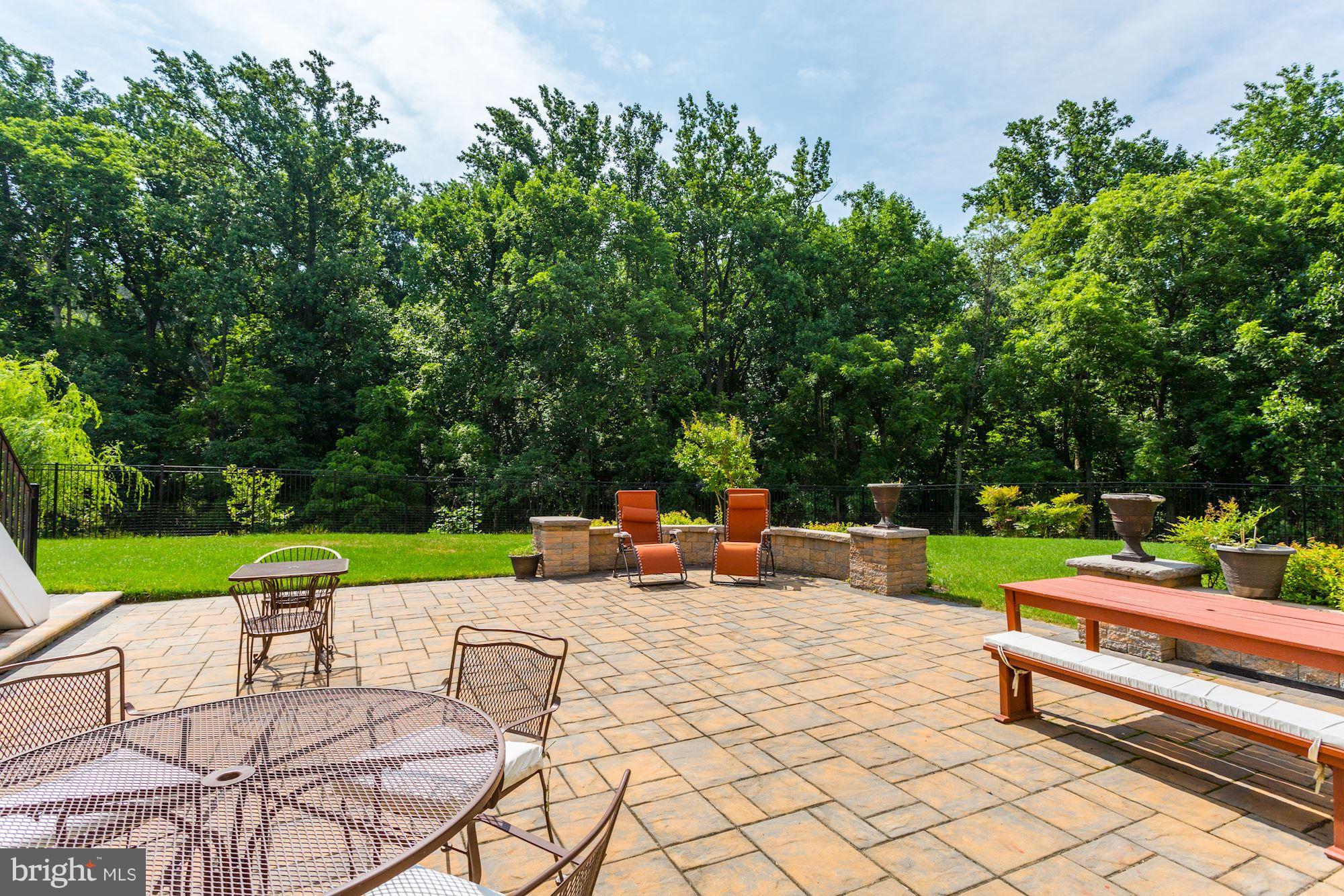 RIVERWOOD - Residential