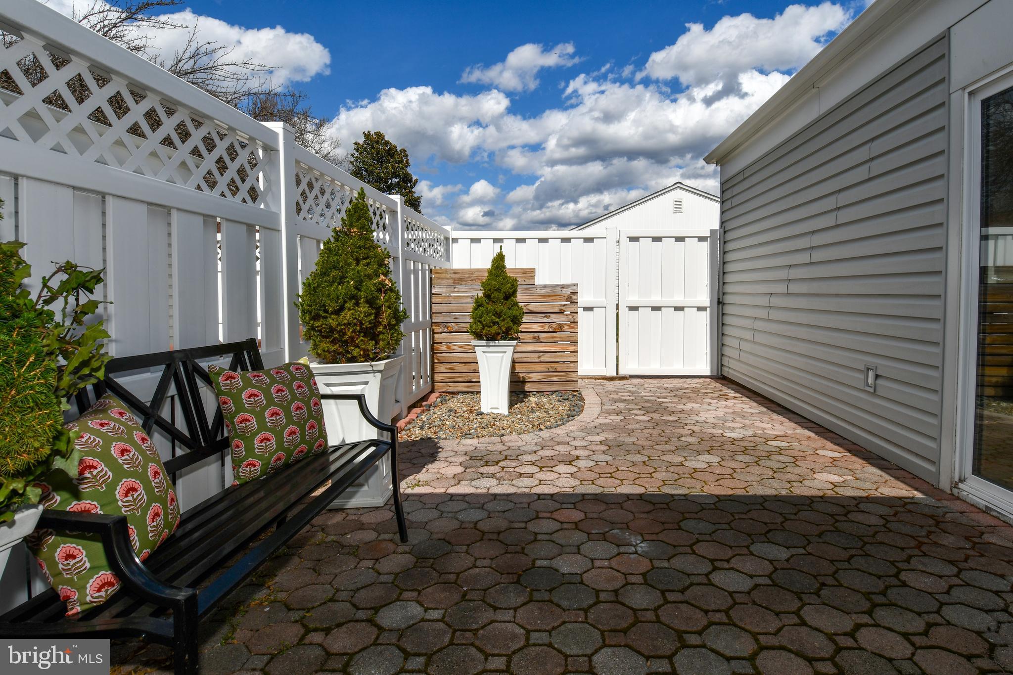 LEISURE WORLD - Residential