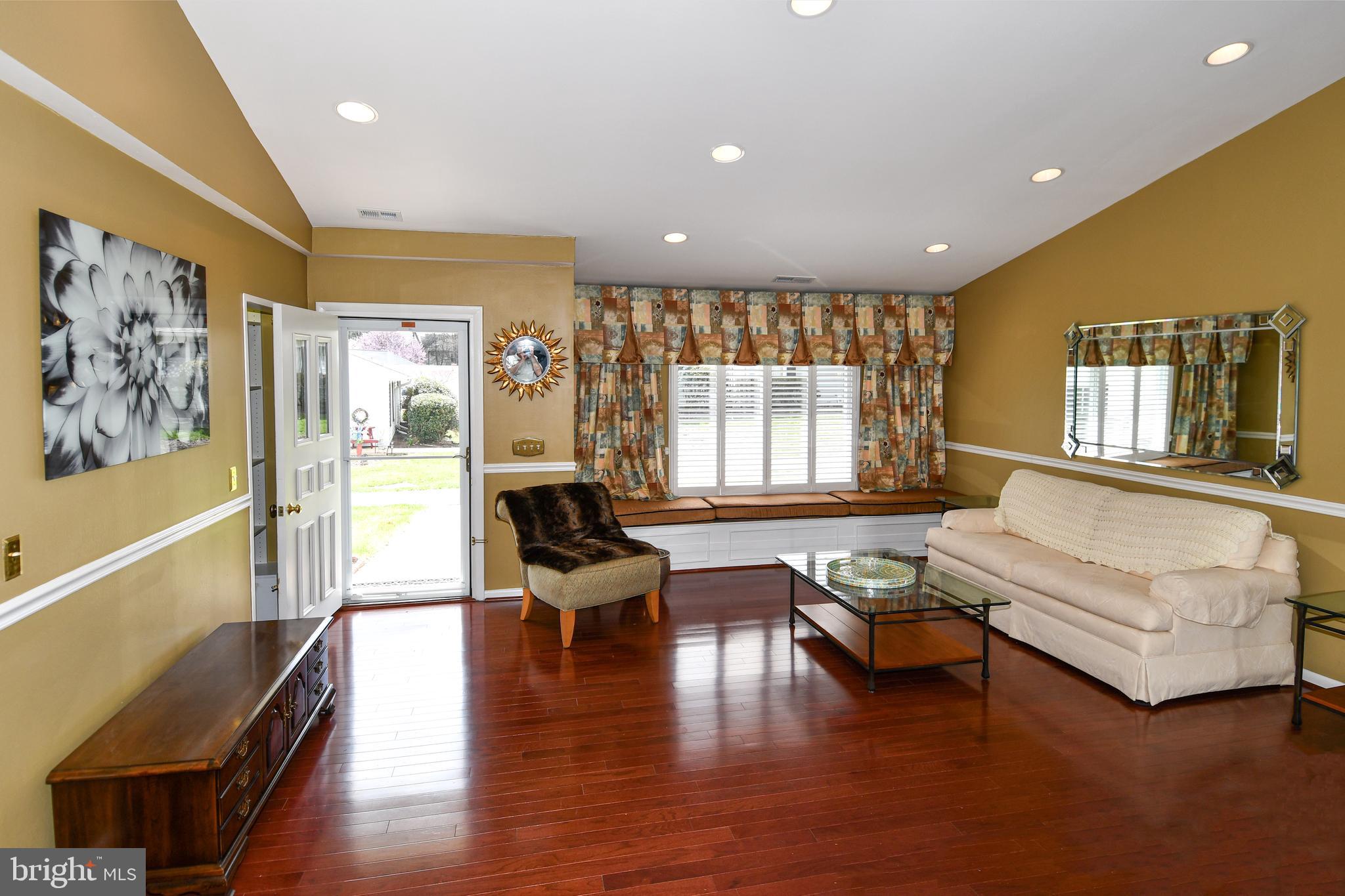 LEISURE WORLD - Residential