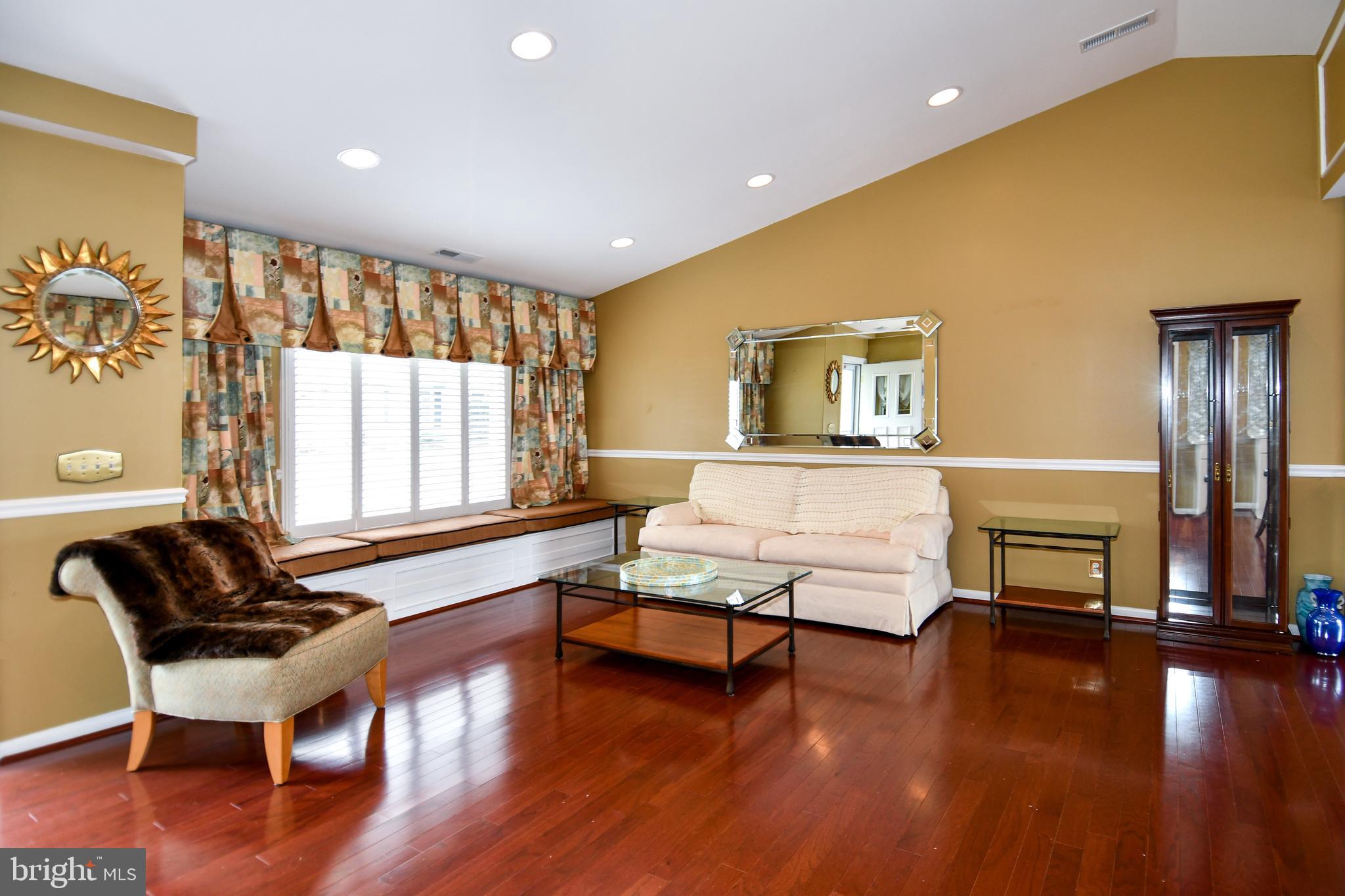 LEISURE WORLD - Residential