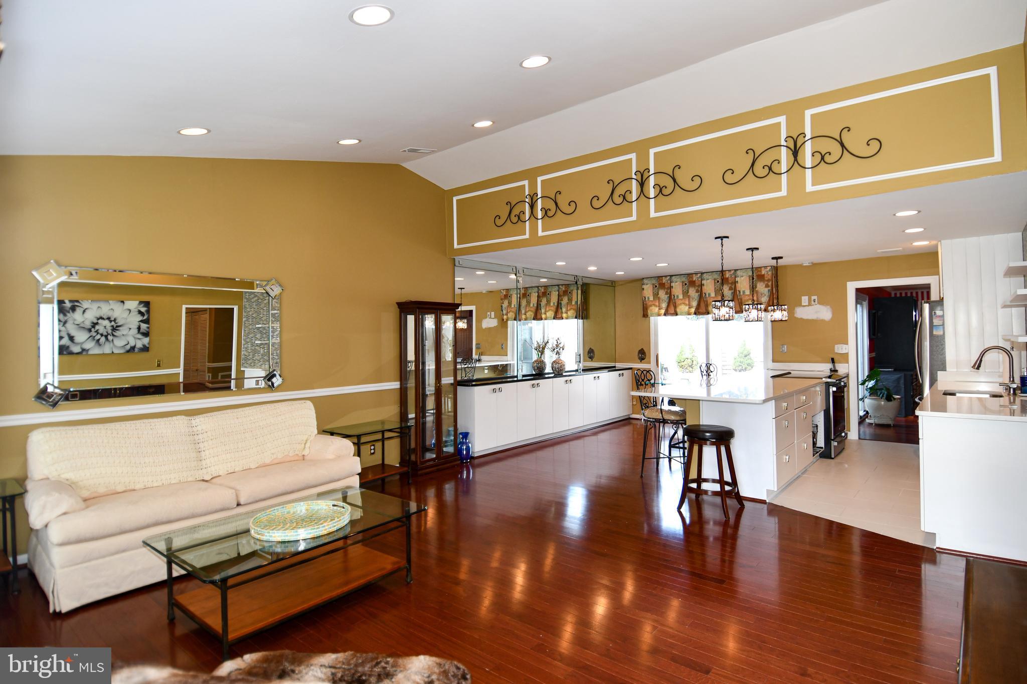 LEISURE WORLD - Residential