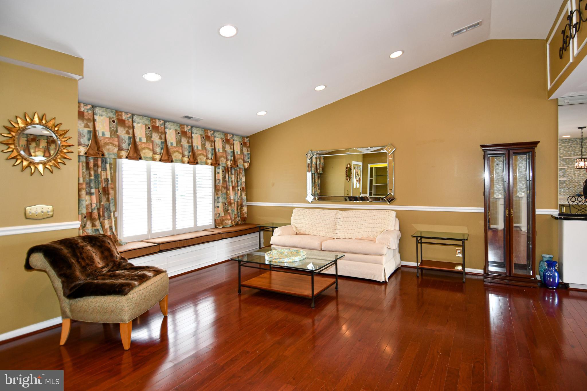 LEISURE WORLD - Residential