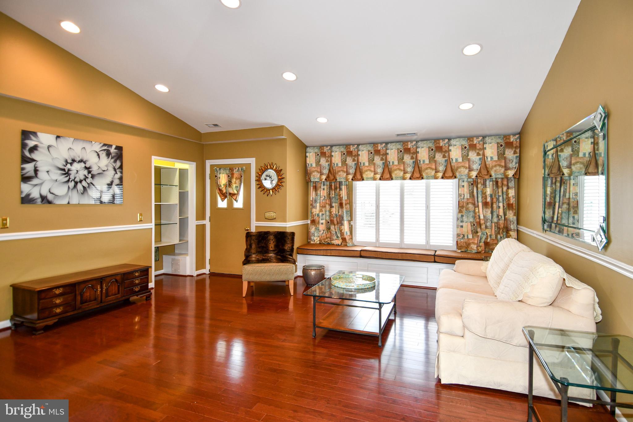 LEISURE WORLD - Residential