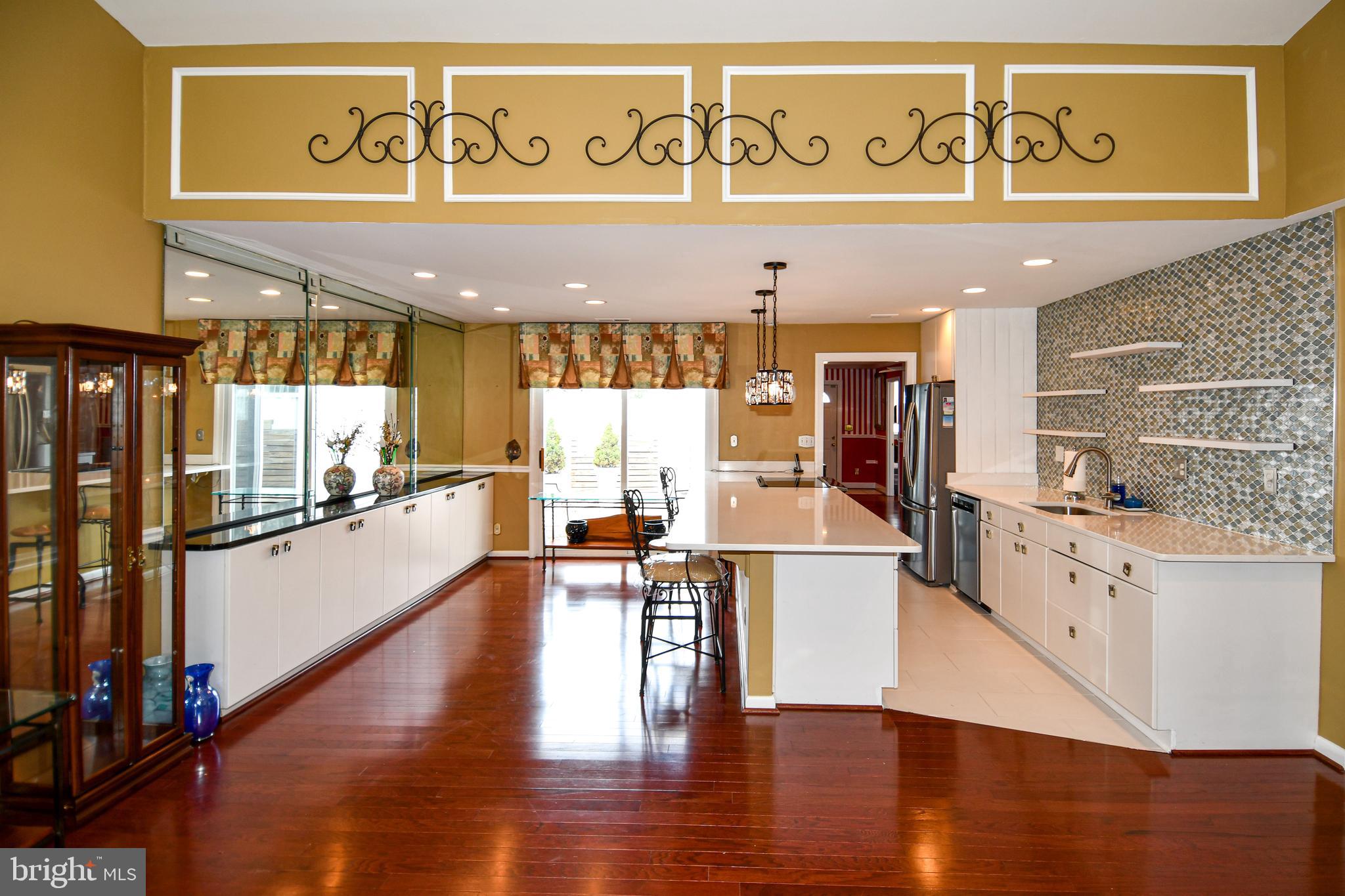 LEISURE WORLD - Residential