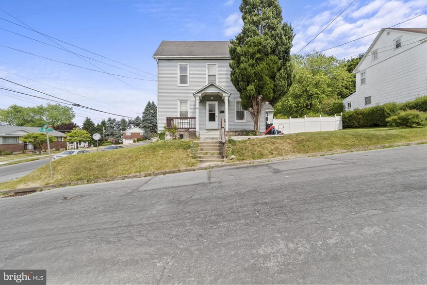 Fantastic opportunity for the savvy investor or for an owner-occupied buyer! Welcome to 133 N. Jasper Street, a beautiful duplex featuring two 2BR/1BA units, both with their own entrances, private yard spaces separated by a fence, ample amounts of parking, and so much more. Both units have access to the basement which features laundry facilities and additional storage space. With one unit currently rented by a long-term tenant, and the other empty after being rented long-term, this is an ideal situation for the smart buyer looking to occupy the premises while reducing the monthly cost of the home or for an investor looking to build or expand their portfolio to include a positive cashflow asset. Schedule an appointment to see 133 N. Jasper today!