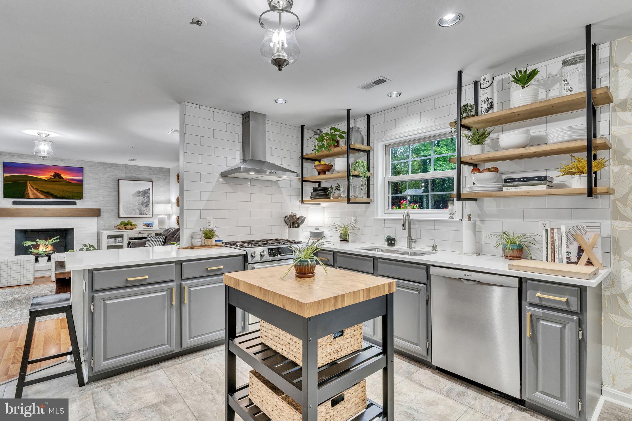 CONSTITUTION HILLS - Residential