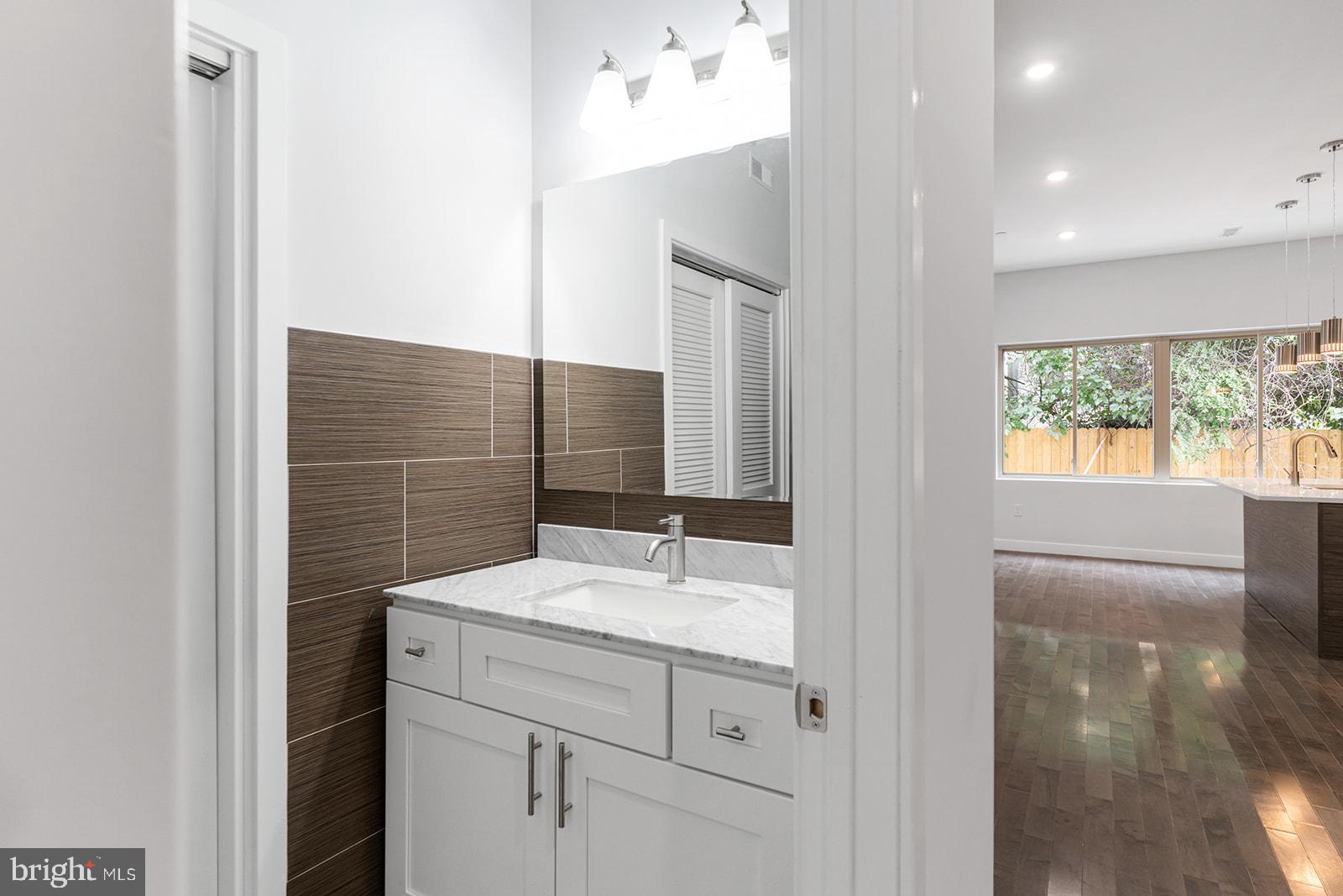 NORRIS SQUARE - Residential Lease