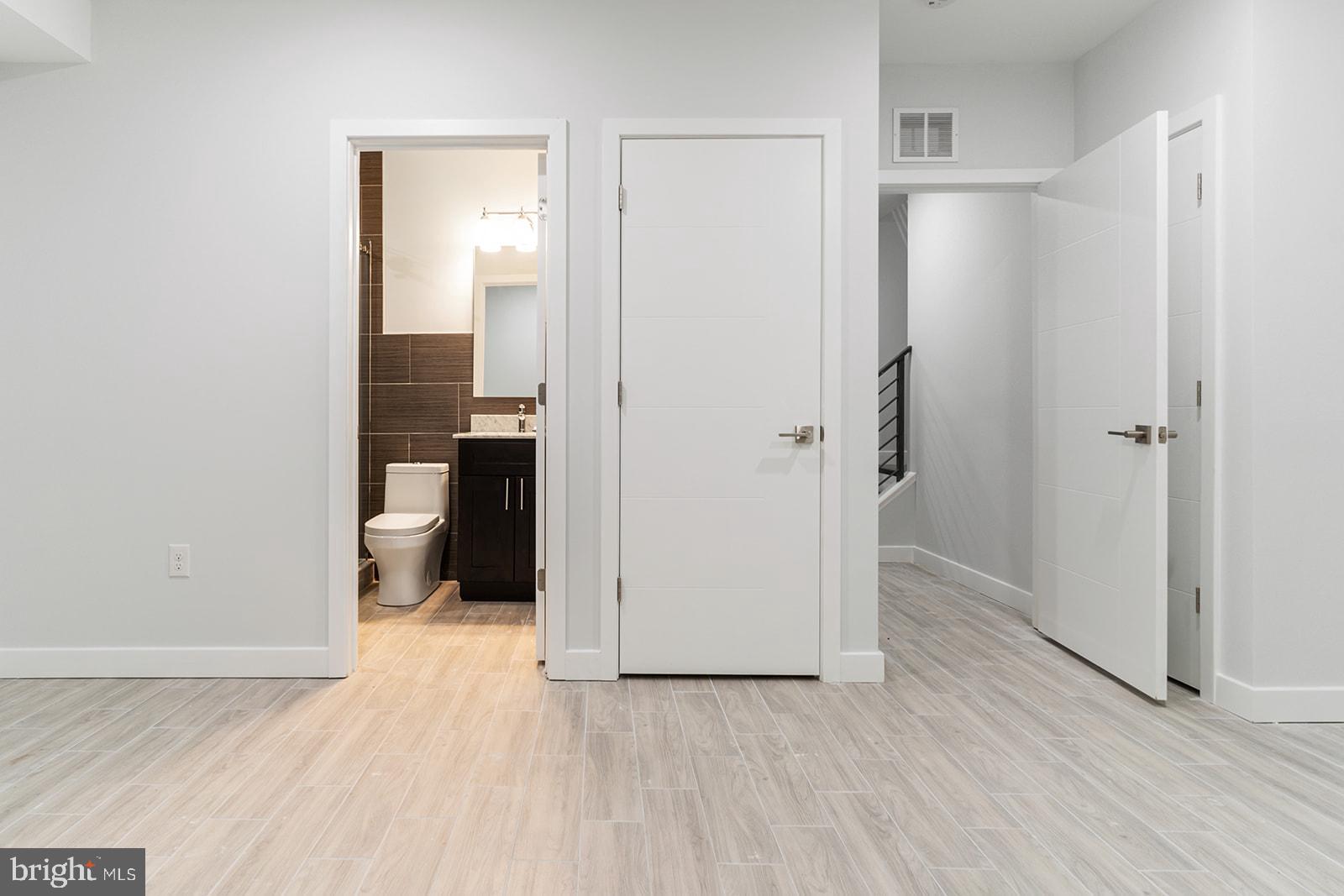 NORRIS SQUARE - Residential Lease