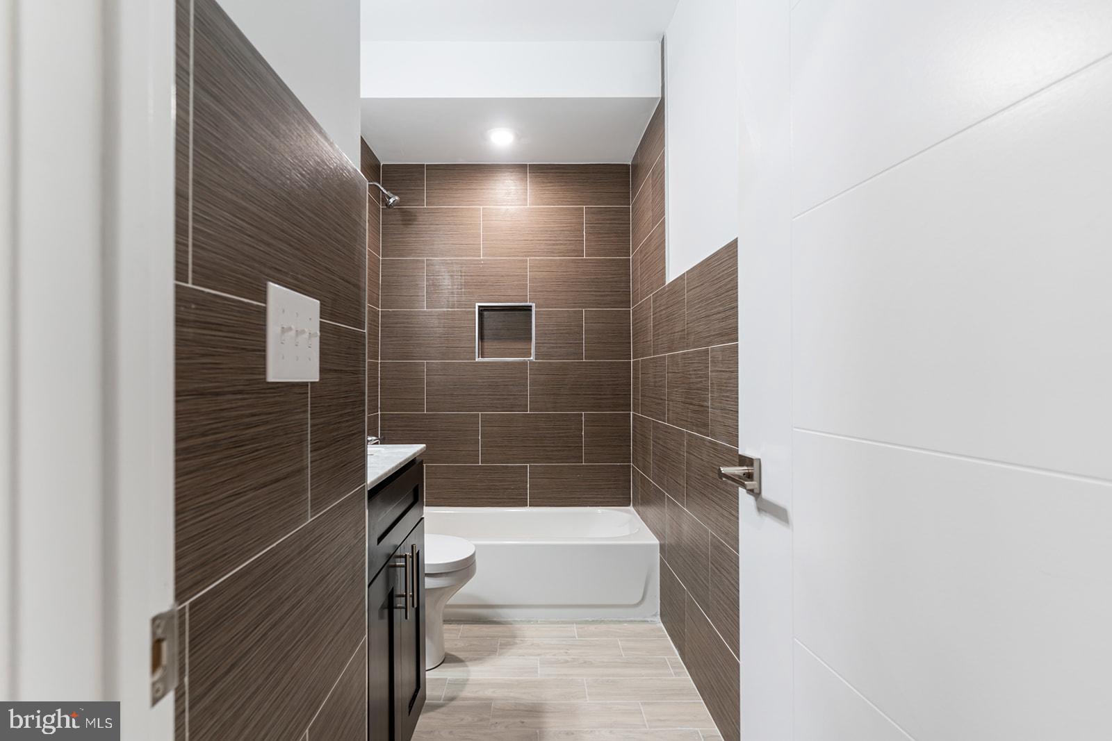 NORRIS SQUARE - Residential Lease