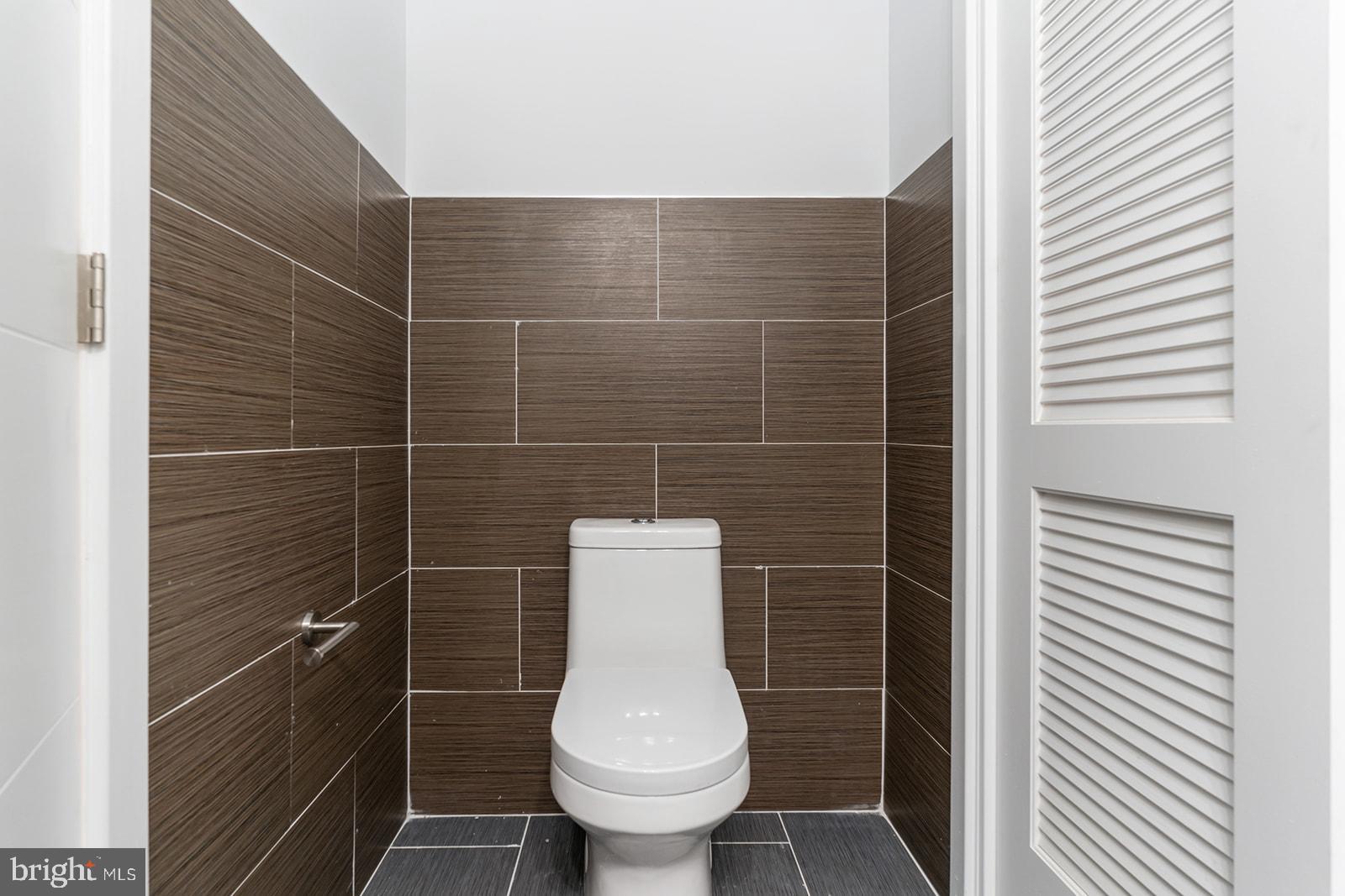 NORRIS SQUARE - Residential Lease