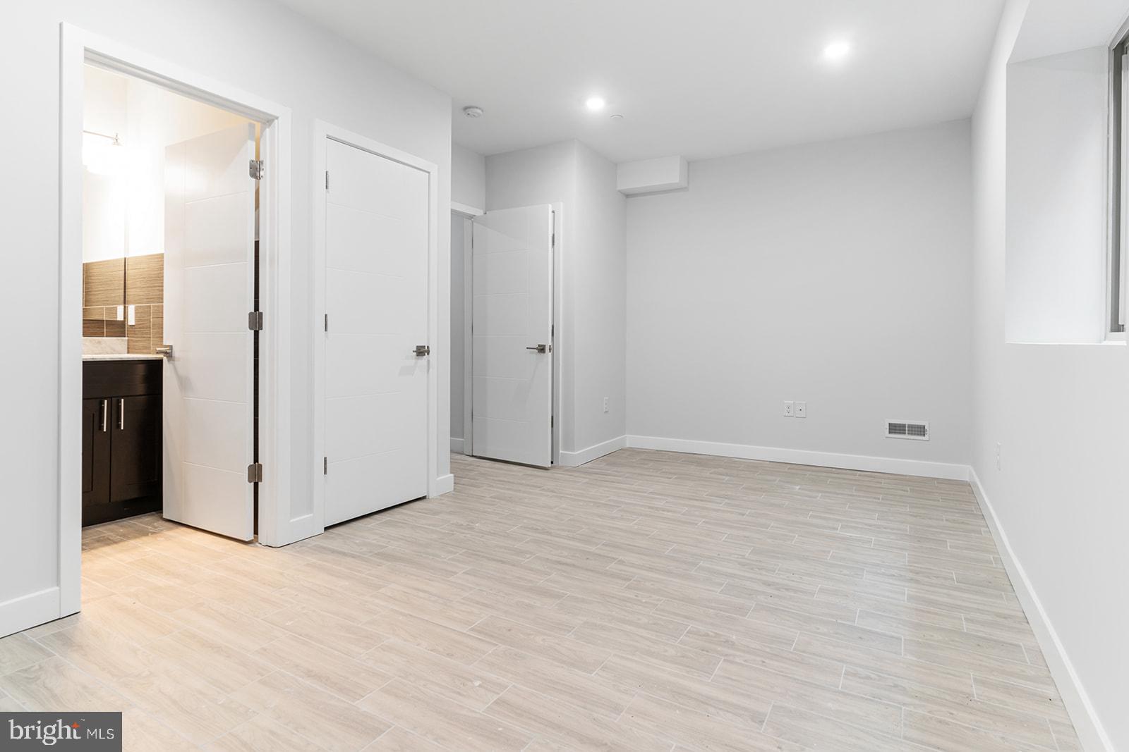 NORRIS SQUARE - Residential Lease