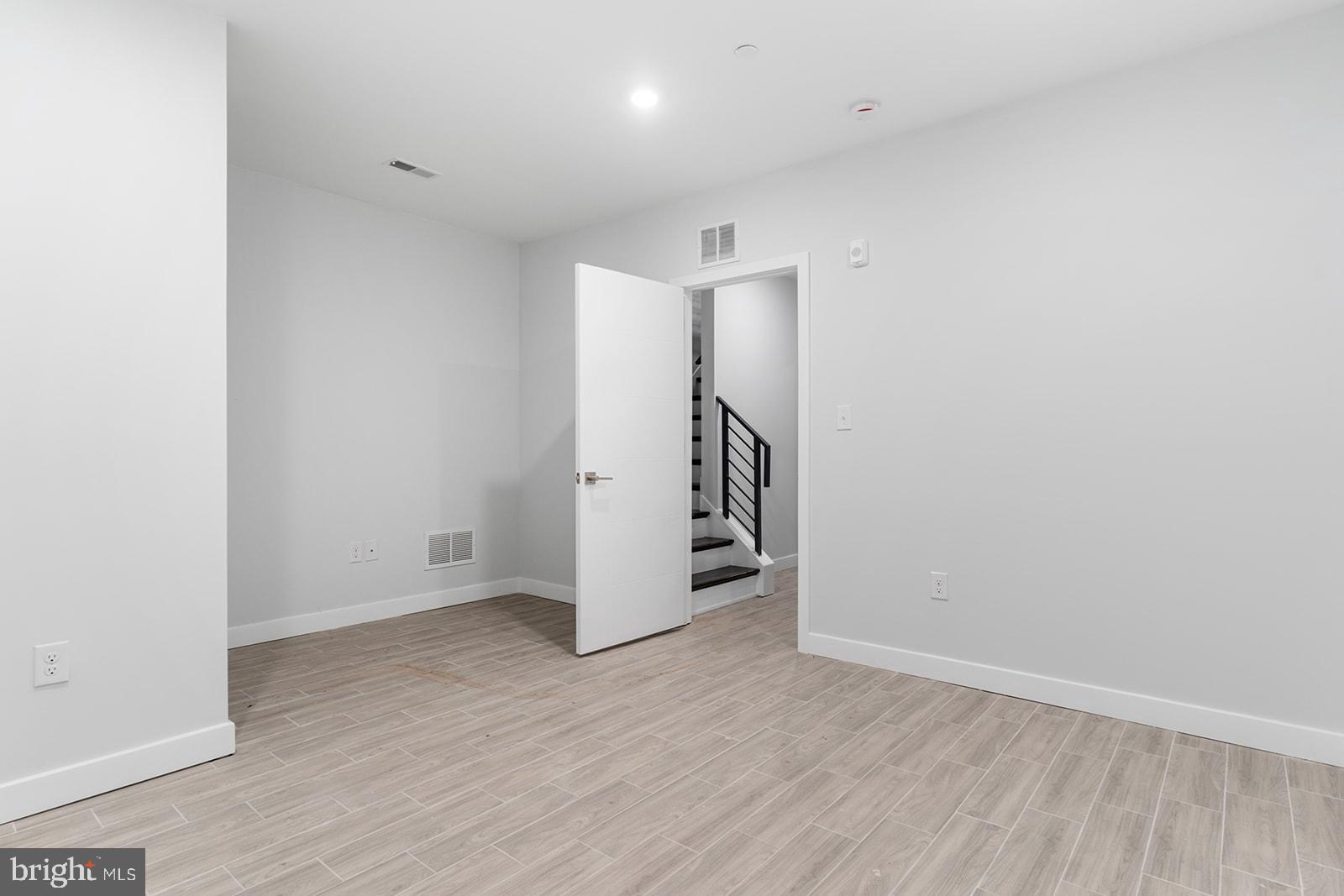 NORRIS SQUARE - Residential Lease