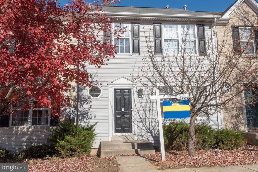 Stunning town home with modern finishes throughout! Redesigned with anopen layout and neutral colors. All new kitchen with stainless appliances,granite counter tops and ceramic back splash. The home has 3 nice sizebedrooms and 2 1/2 newly remodeled bathrooms. This home is a mustsee!