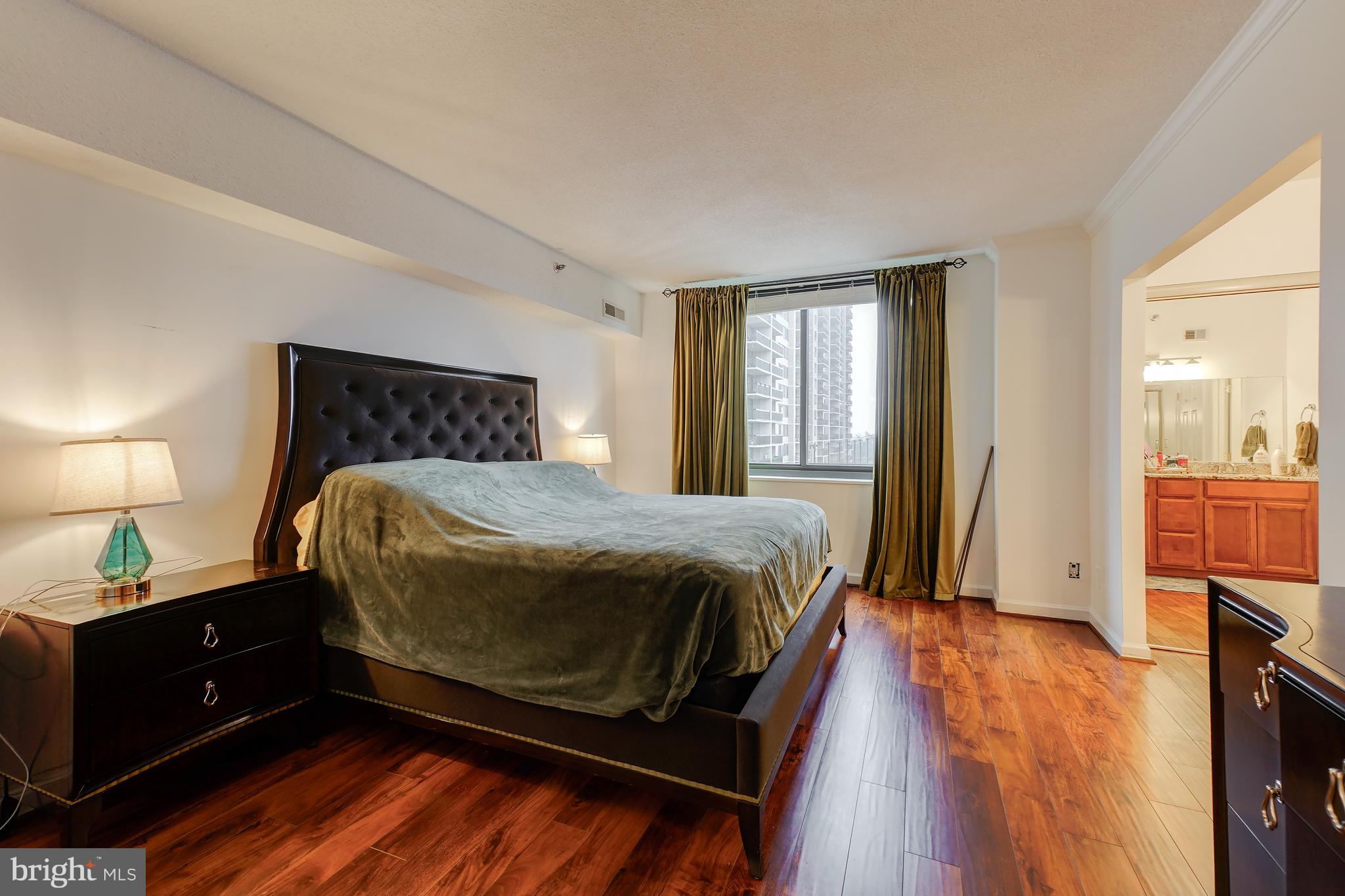 SKYLINE HOUSE - Residential