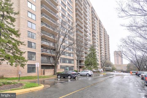 Photo of 3713 S George Mason Drive #414 W, FALLS CHURCH, VA 22041 (MLS # VAFX2302290)
