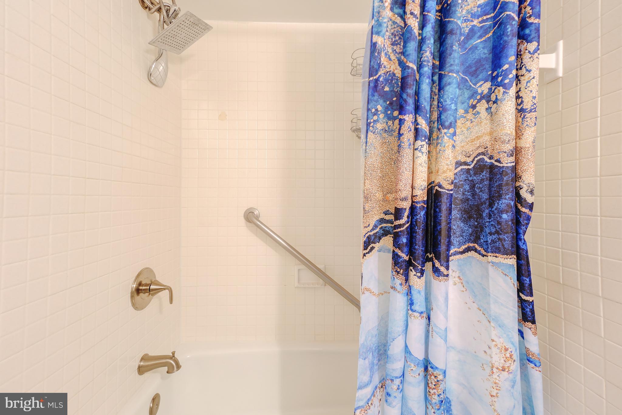 SKYLINE HOUSE - Residential