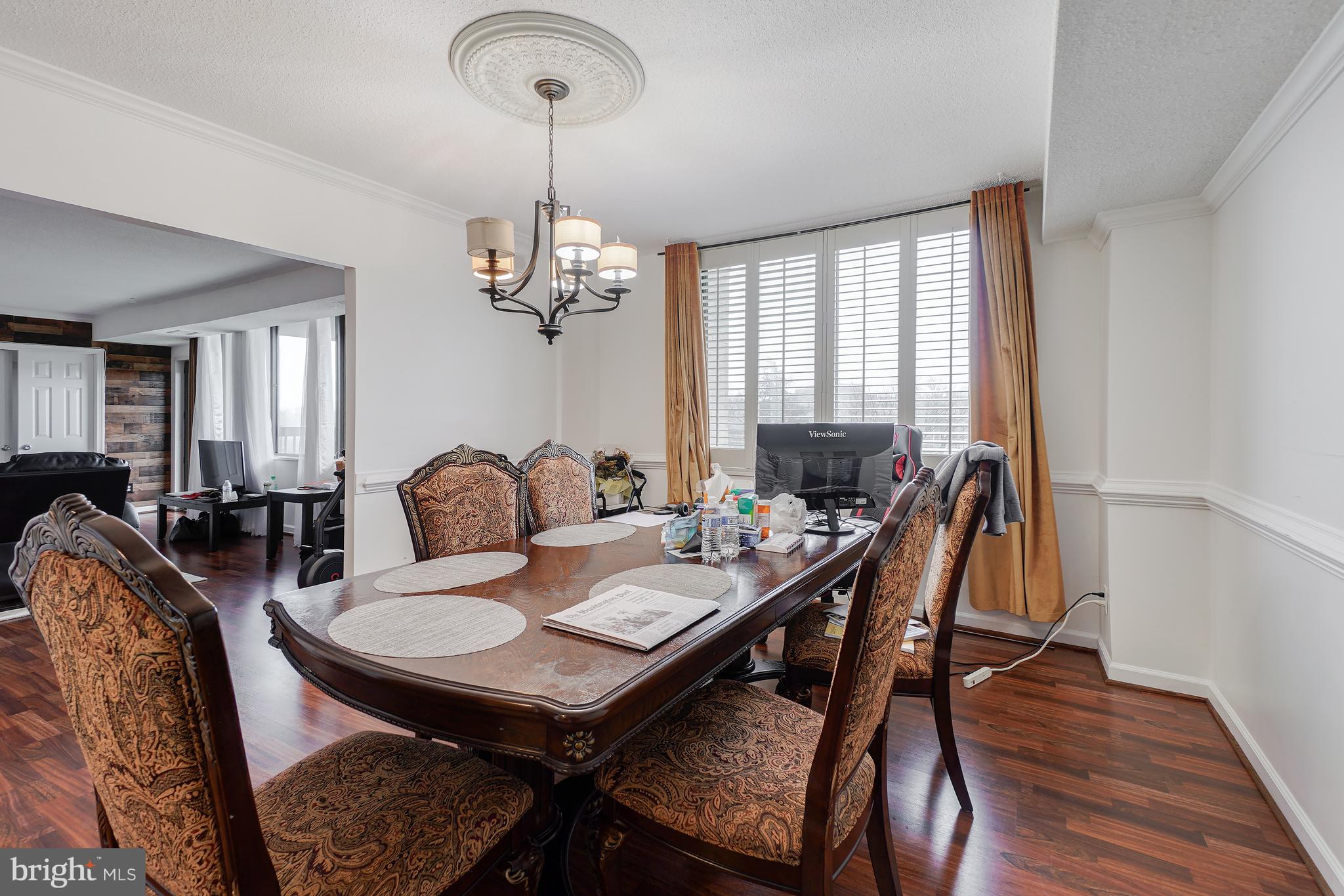 SKYLINE HOUSE - Residential