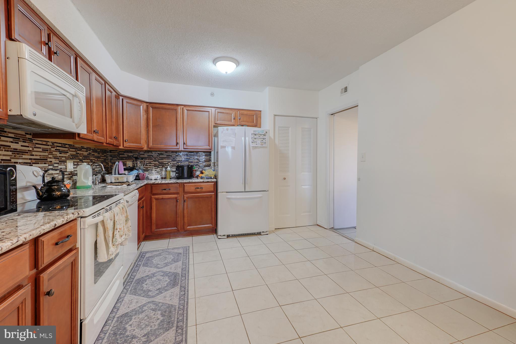 SKYLINE HOUSE - Residential