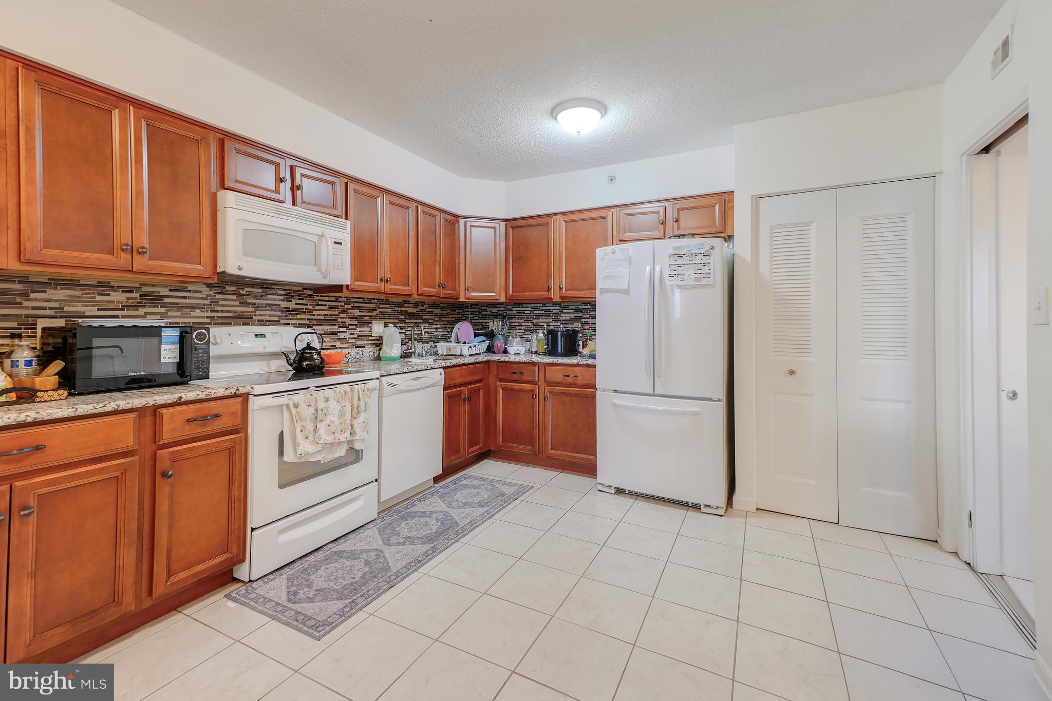 SKYLINE HOUSE - Residential