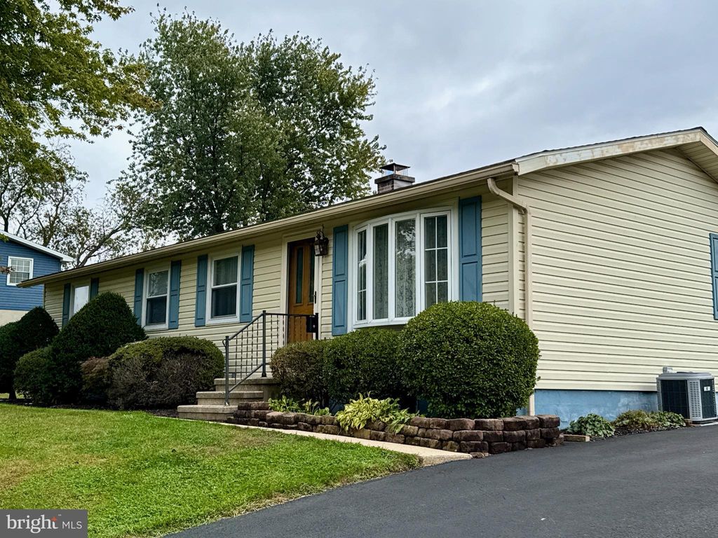 Photo of 37 1st Street, WINDSOR, PA 17366 (MLS # PAYK2091860)