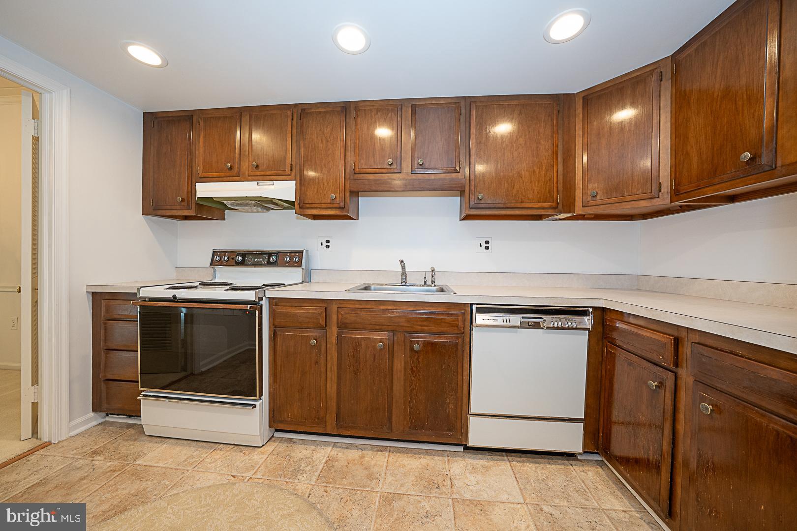 601 MONTGOMERY AVENUE 303