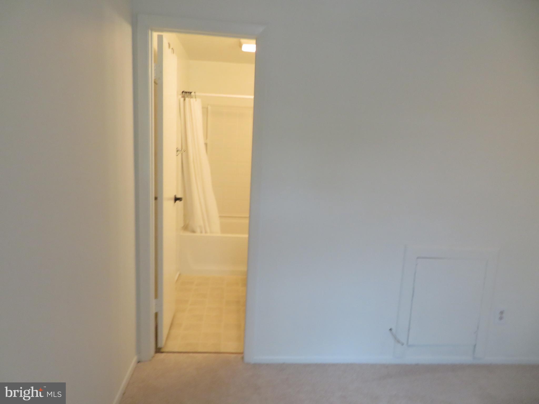 CROFTON SQUARE - Residential Lease