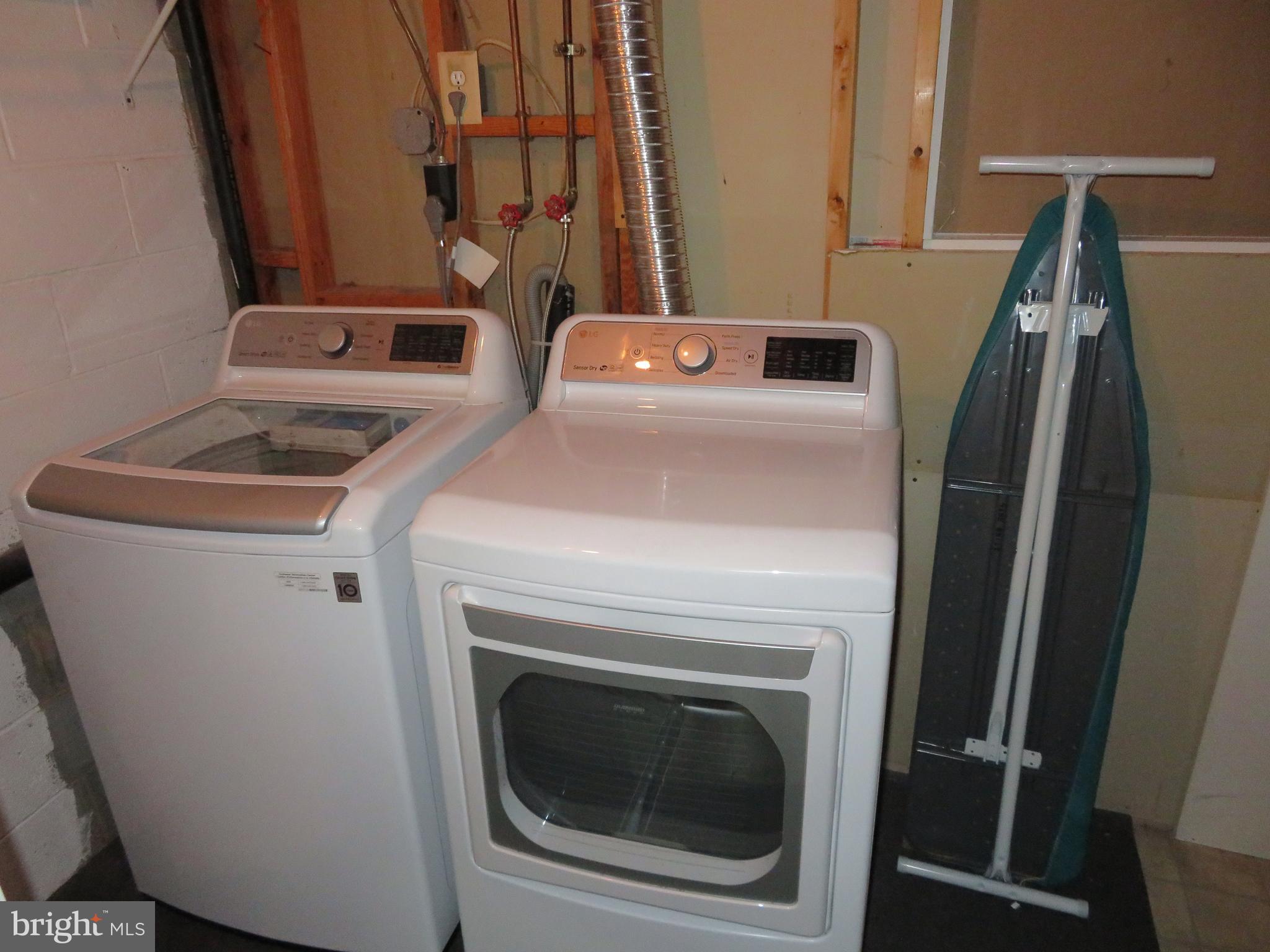 CROFTON SQUARE - Residential Lease