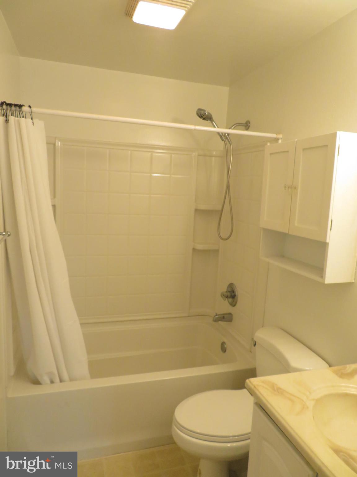 CROFTON SQUARE - Residential Lease