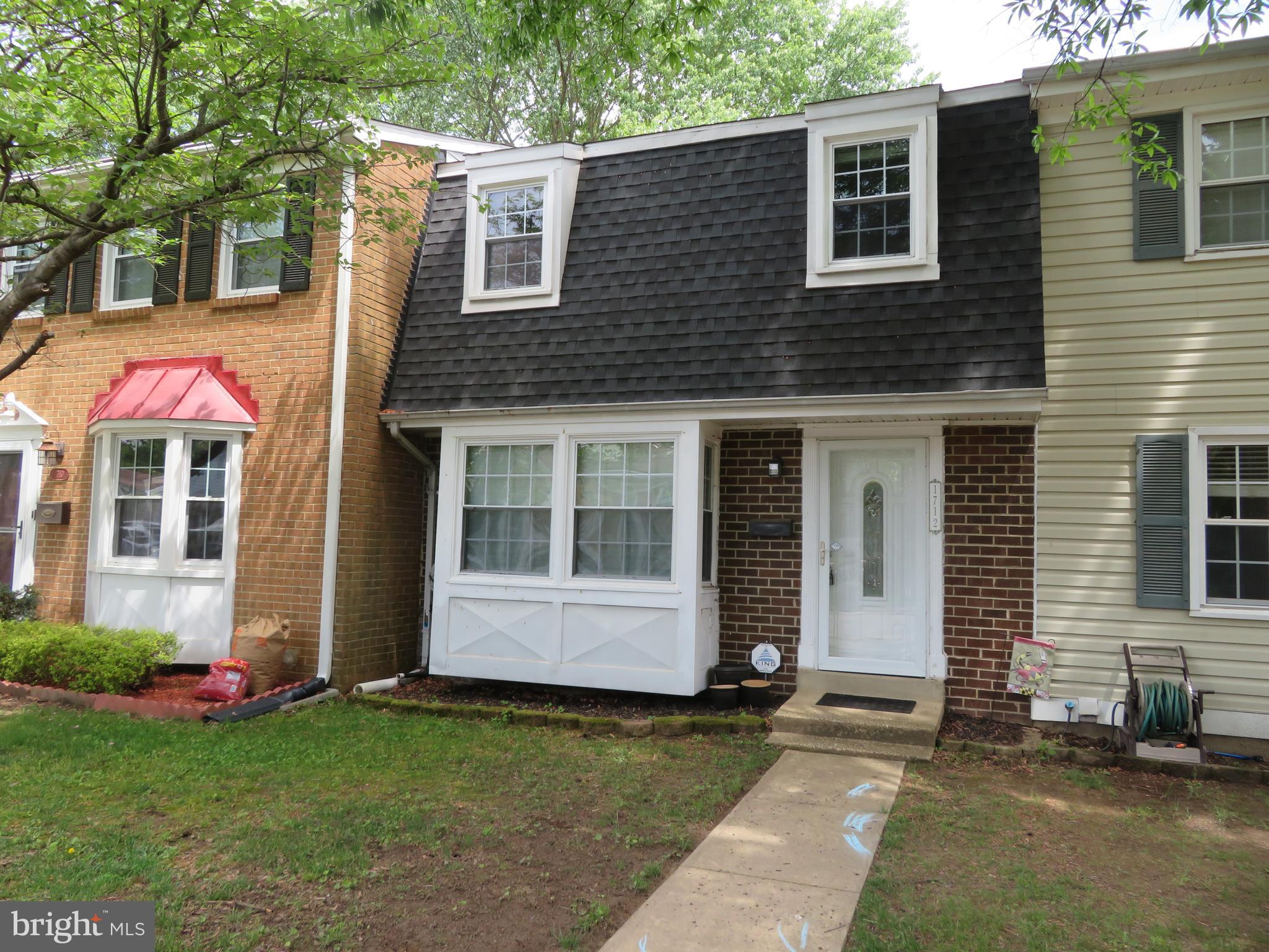 CROFTON SQUARE - Residential Lease
