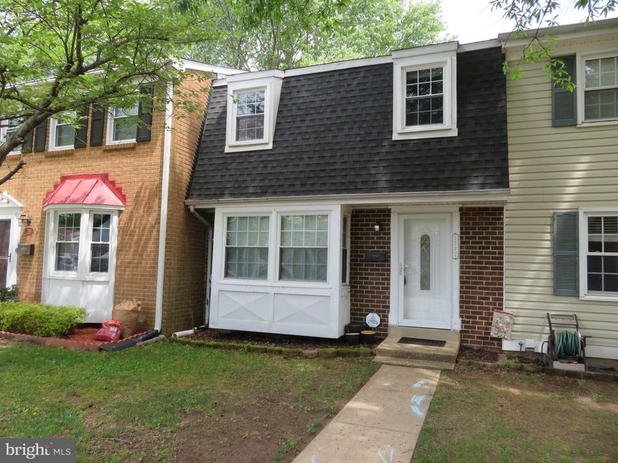 Spacious townhome features 2 large bedrooms, 2.5 baths, beautiful eat in kitchen, large living room.  Lower level features cozy rec room and laundry area with storage.  Fenced backyard.  Close to shopping, library, restaurants and schools.