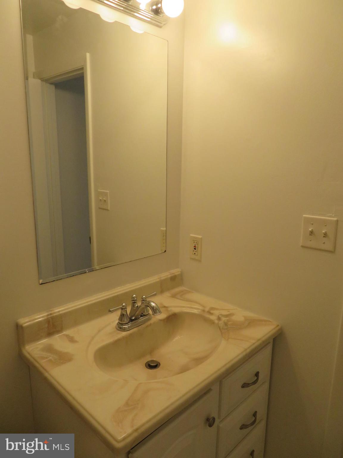 CROFTON SQUARE - Residential Lease