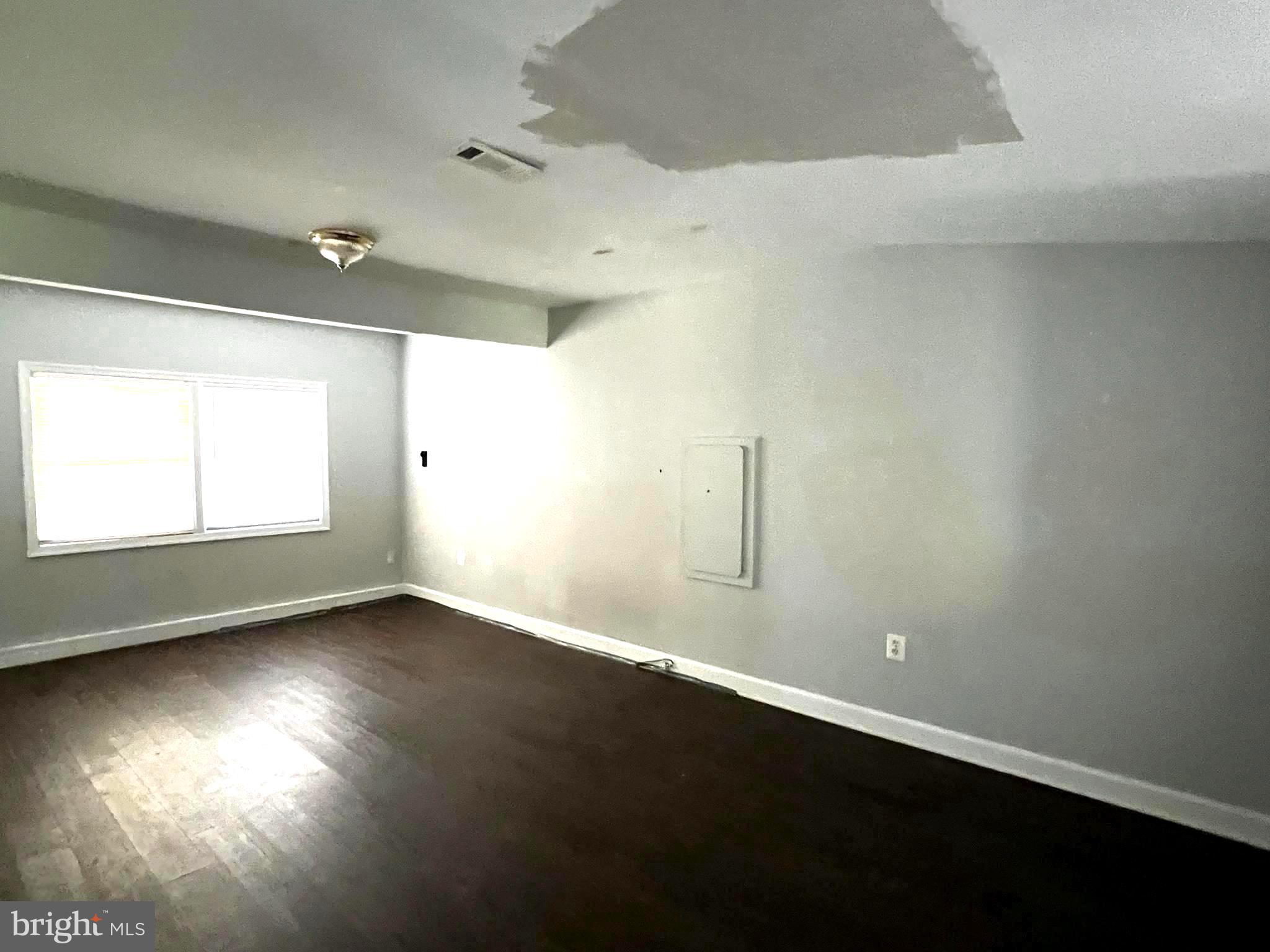 HOLMES RUN PARK - Residential