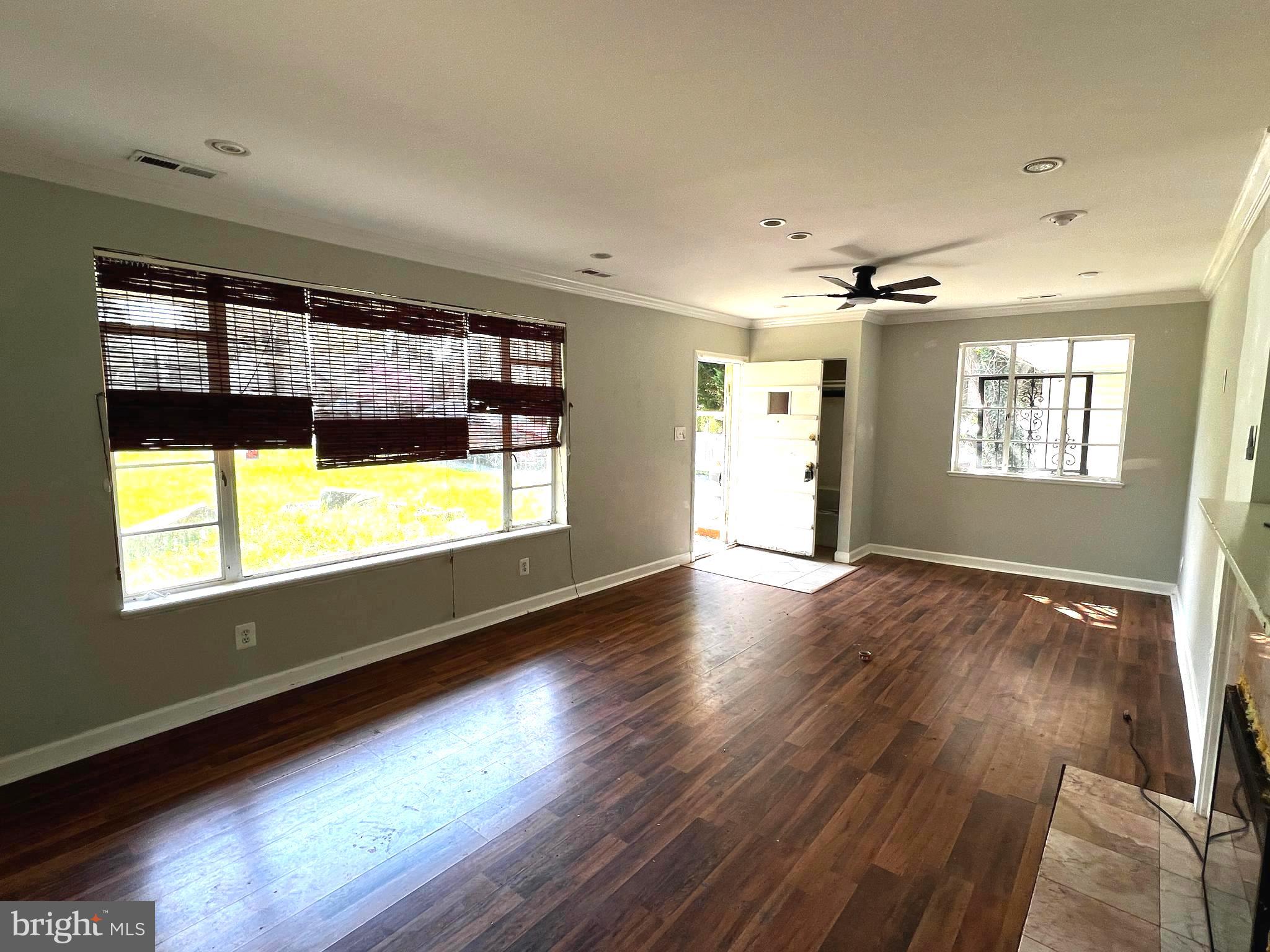 HOLMES RUN PARK - Residential