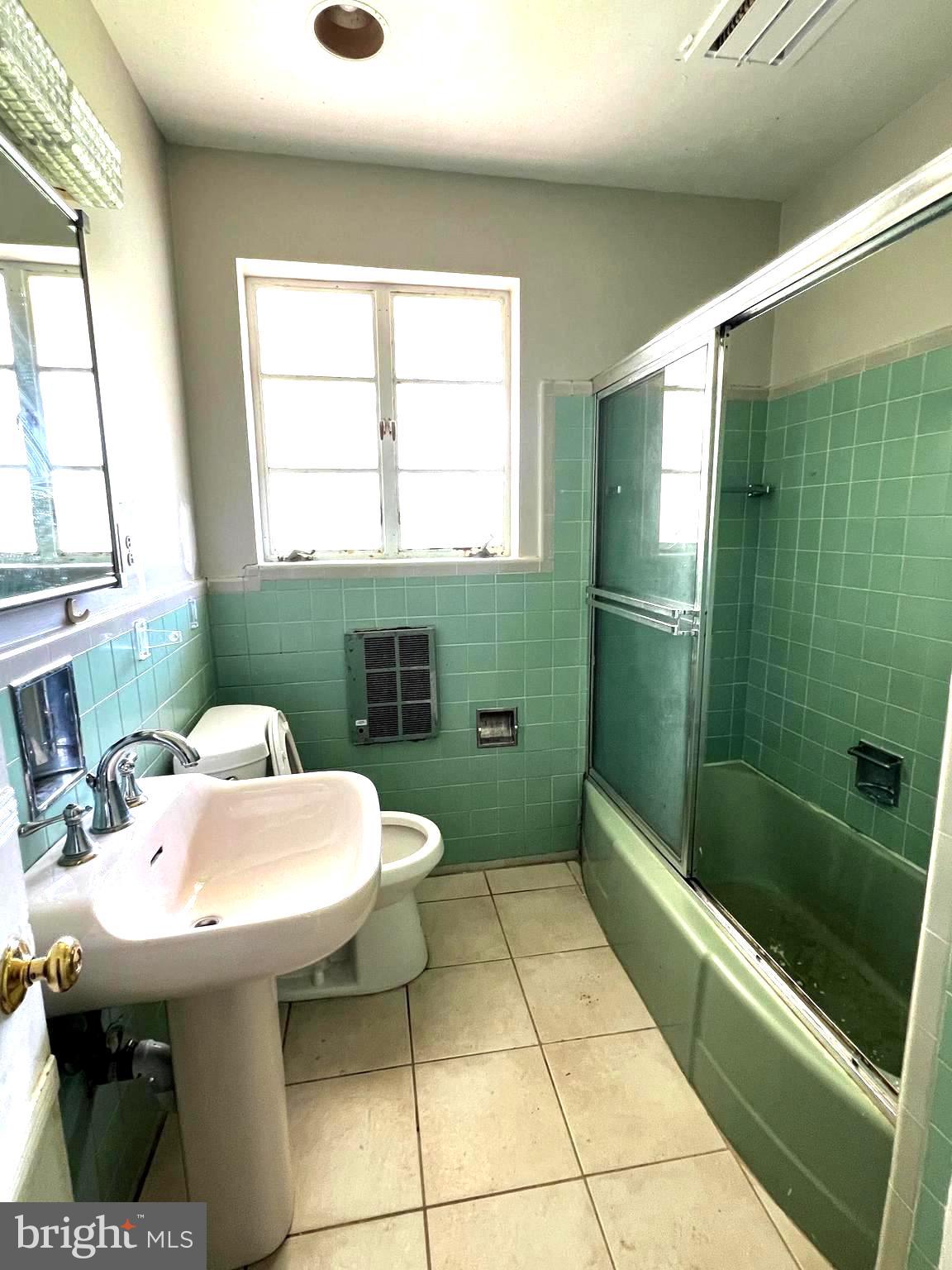 HOLMES RUN PARK - Residential