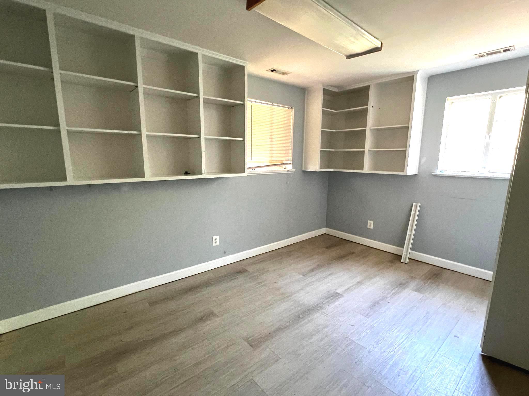 HOLMES RUN PARK - Residential