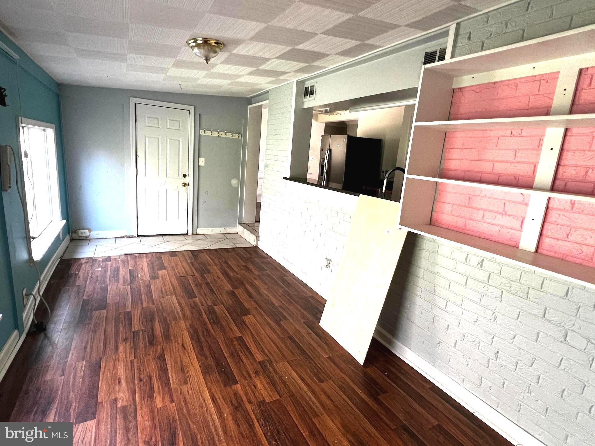 HOLMES RUN PARK - Residential