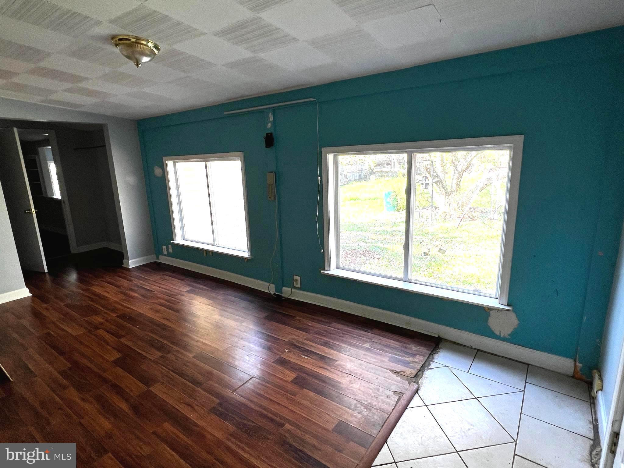 HOLMES RUN PARK - Residential