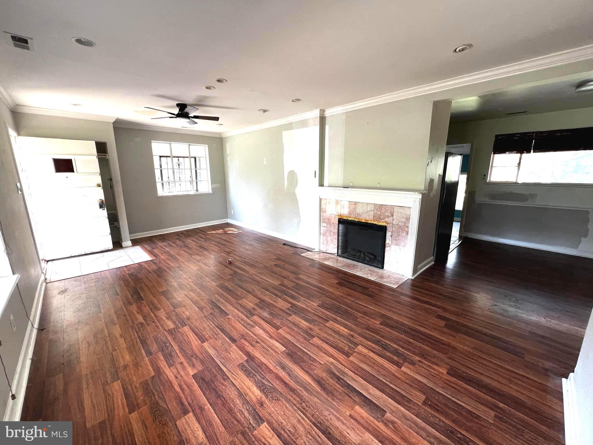 HOLMES RUN PARK - Residential