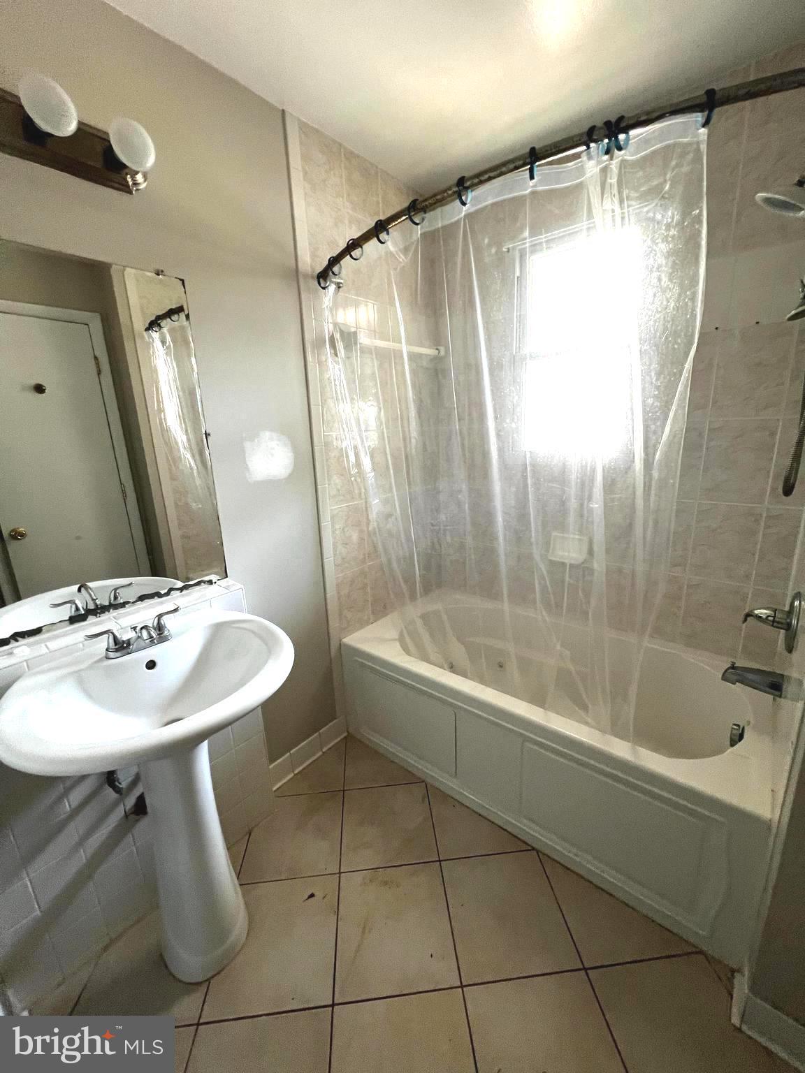 HOLMES RUN PARK - Residential