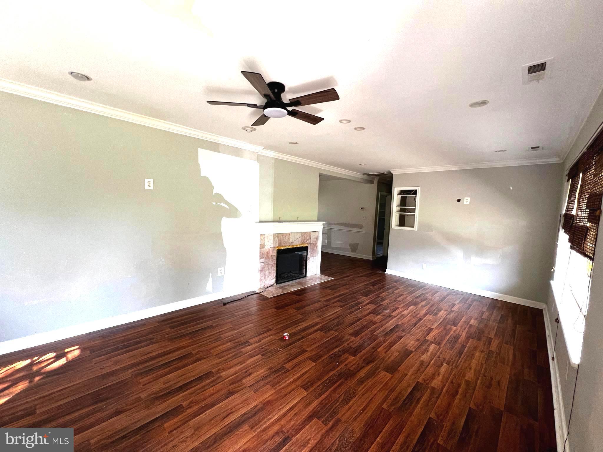 HOLMES RUN PARK - Residential