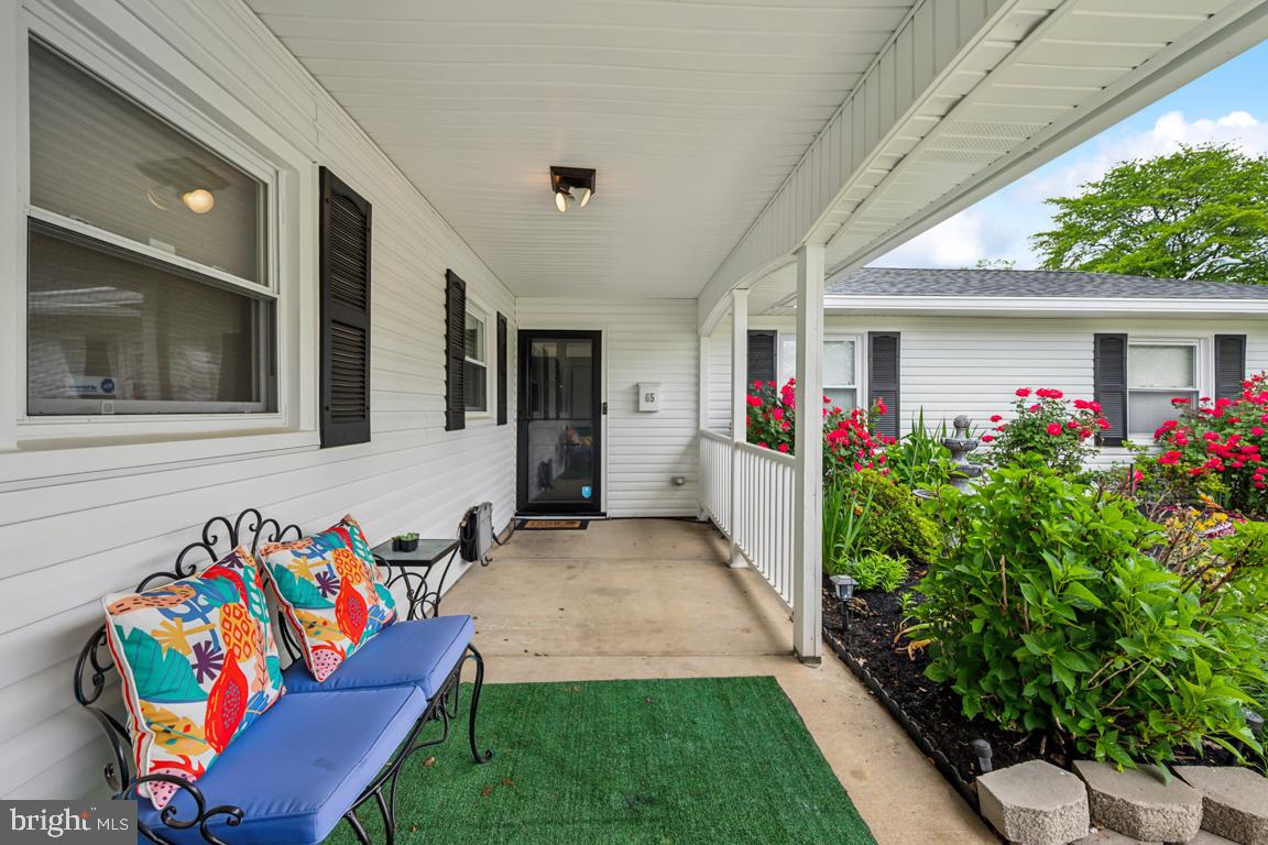 65 THORNHILL LANE