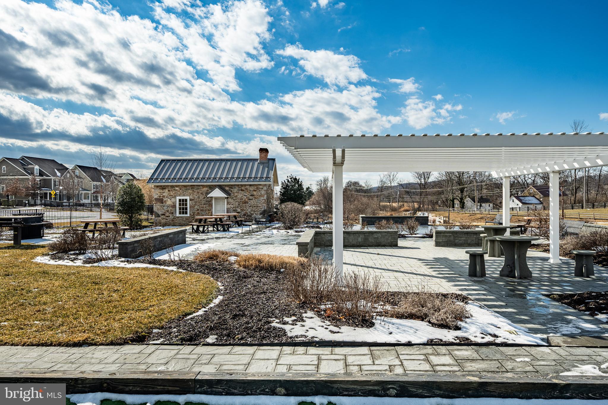 SPRING OAK - Residential