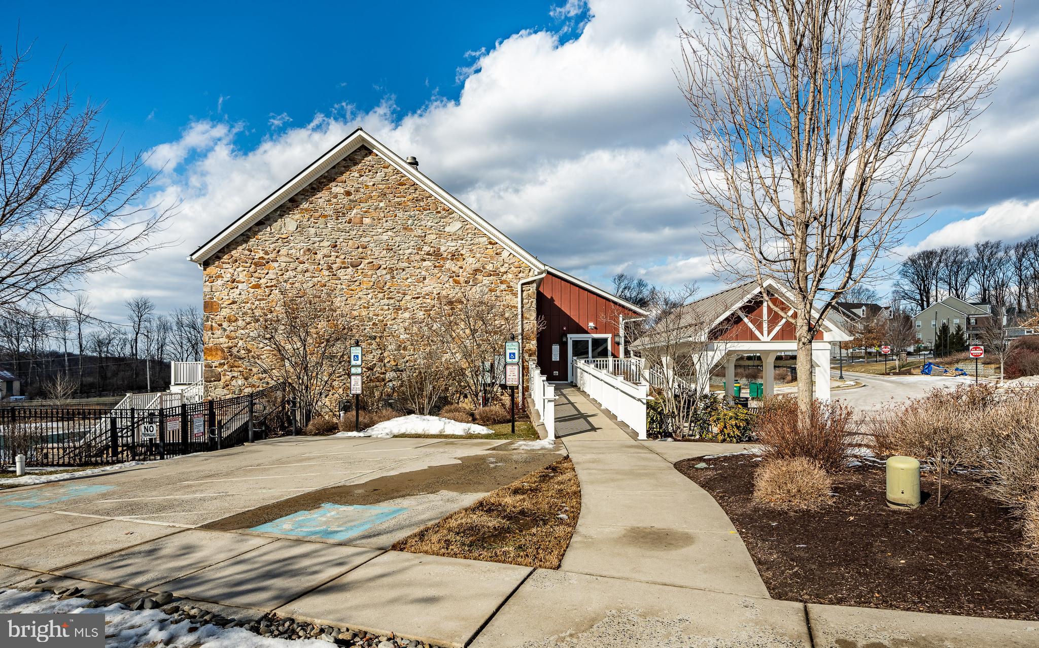 SPRING OAK - Residential