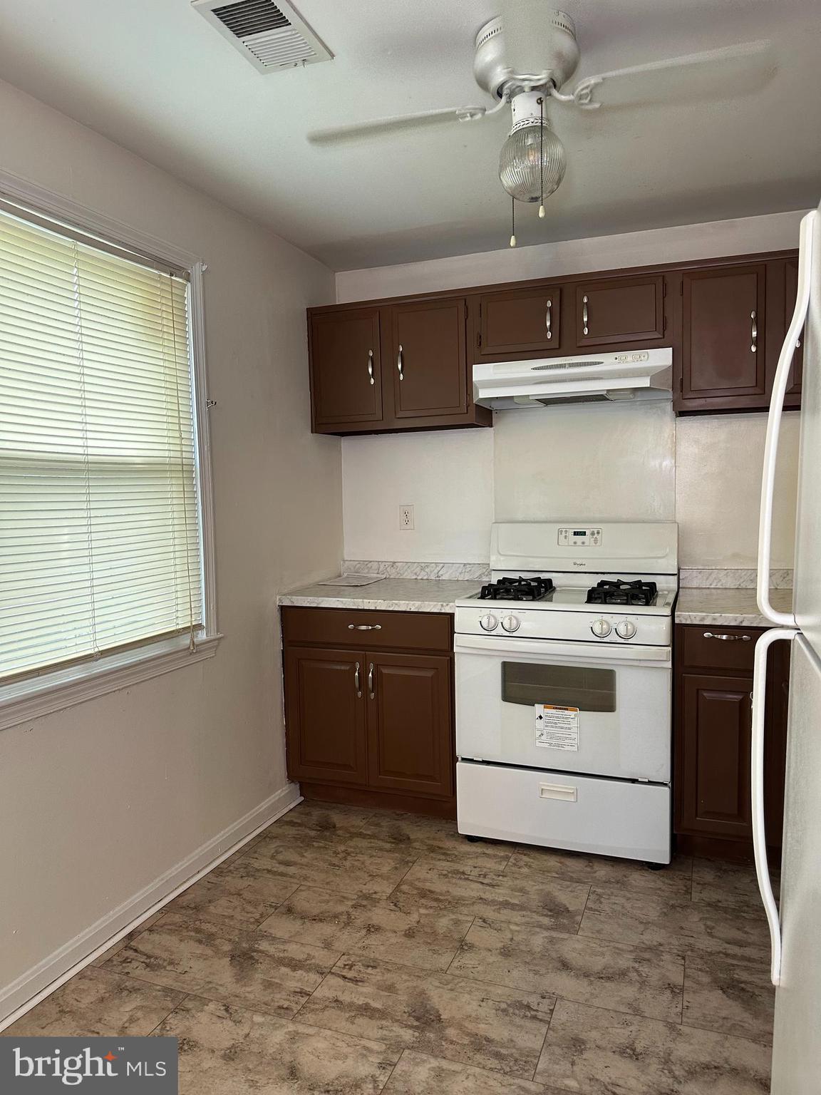 PINEWOOD HILL - Residential Lease