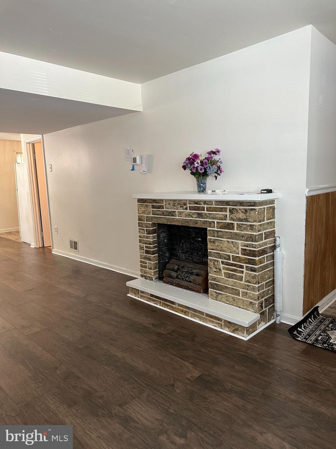 PINEWOOD HILL - Residential Lease